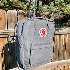 Grey Fjallraven Kanken Backpack 13in laptop backpack.